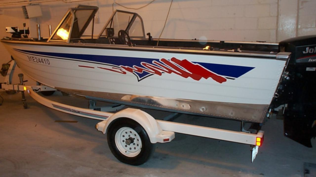 AP-FRST-065 - Freestyle Series 3 Color Vinyl Boat Graphics Kit